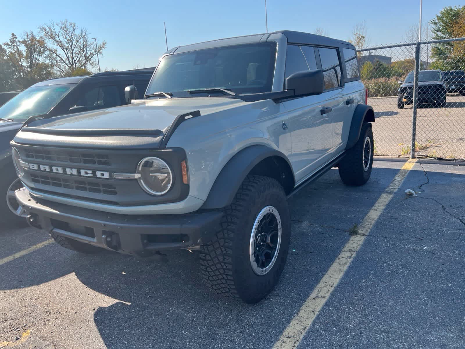 Used 2022 Ford Bronco Black Diamond w/ Sasquatch Package AWD/4WD image 4