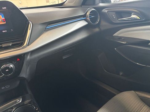Used 2025 Chevrolet Trax LT image 33