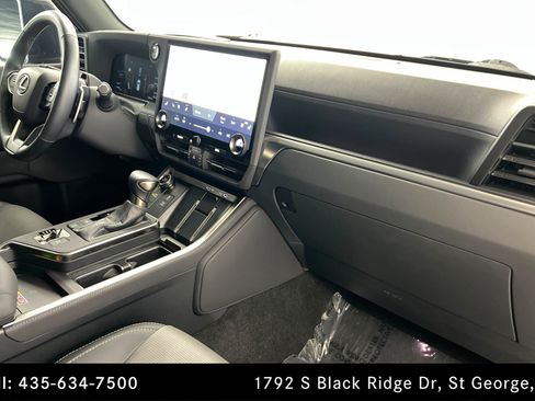 Used 2024 Lexus GX 550 w/ Accessory Package (Z1) AWD/4WD image 25