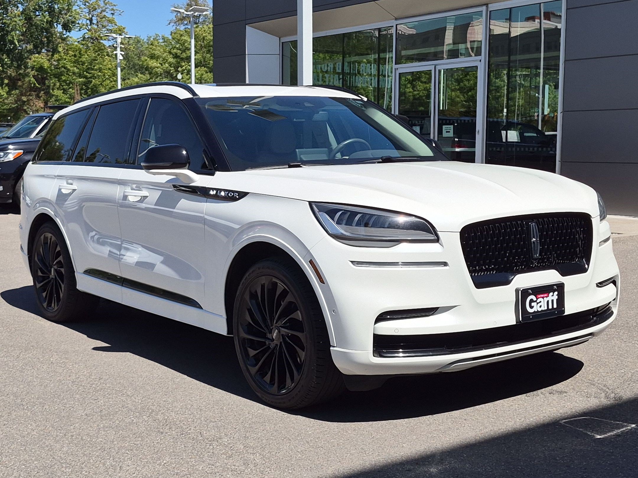 Used 2024 Lincoln Aviator Reserve w/ Equipment Group 201A AWD/4WD image 3