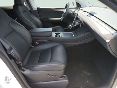 Used 2023 Tesla Model Y AWD image 19