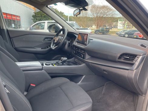 Used 2023 Nissan Rogue S image 17