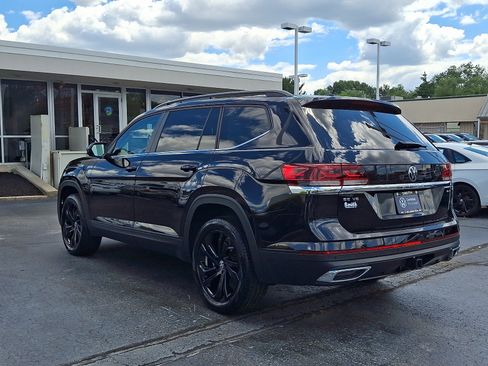 Certified 2023 Volkswagen Atlas SE w/ Black Wheel Package AWD/4WD image 4