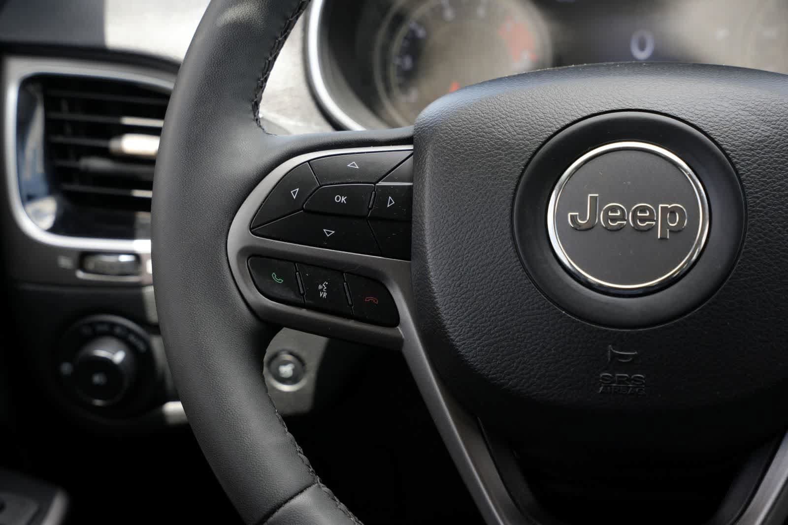 Used 2022 Jeep Cherokee Limited AWD/4WD image 10
