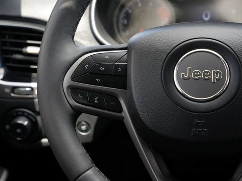 Used 2022 Jeep Cherokee Limited AWD/4WD image 10