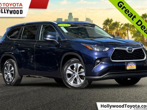 Used 2023 Toyota Highlander XLE image 1