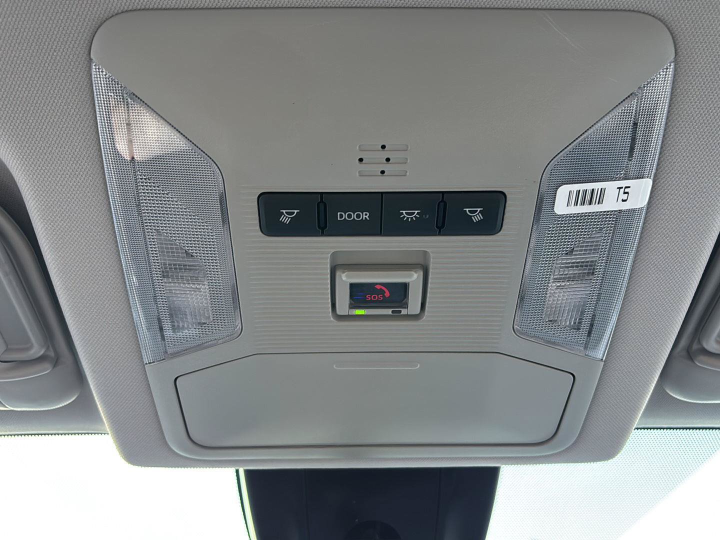 Used 2025 Toyota RAV4 XLE AWD/4WD image 33
