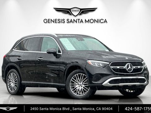 Used 2024 Mercedes-Benz GLC 300 image 1