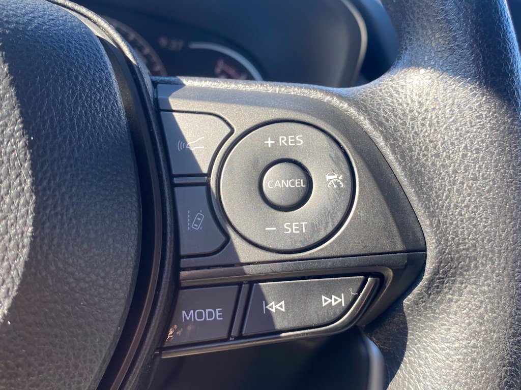 Used 2025 Toyota RAV4 XLE w/ Convenience Package FWD image 27