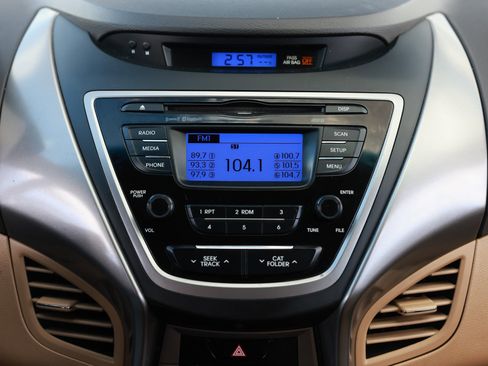 Used 2013 Hyundai Elantra GLS w/ Preferred Pkg image 39