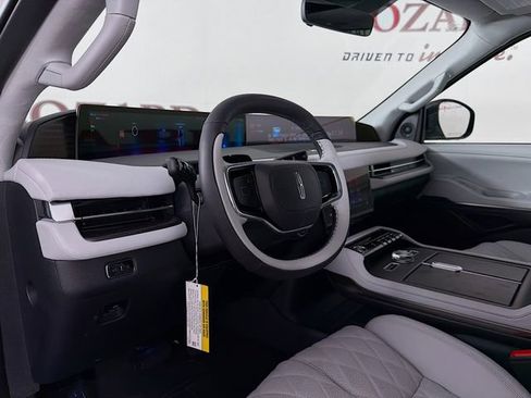 New 2026 Lincoln Navigator L Black Label AWD/4WD image 9