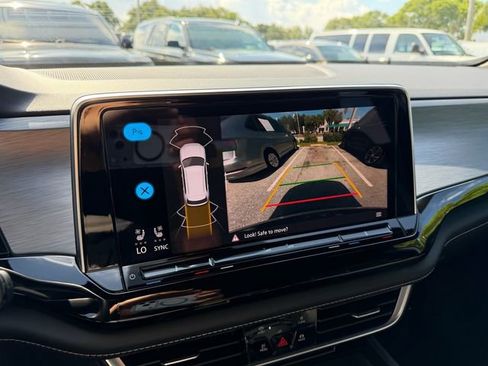 Certified 2026 Volkswagen Atlas Cross Sport SE FWD image 24