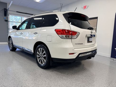 Used 2015 Nissan Pathfinder SL w/ SL Premium Package image 5