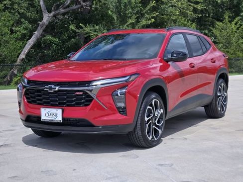 New 2026 Chevrolet Trax RS w/ Sunroof Package FWD image 3