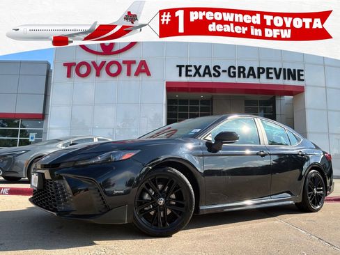 Used 2026 Toyota Camry SE FWD image 1