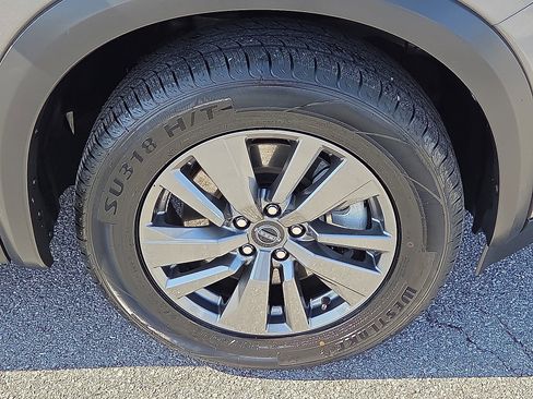 Used 2024 Nissan Pathfinder SV image 7