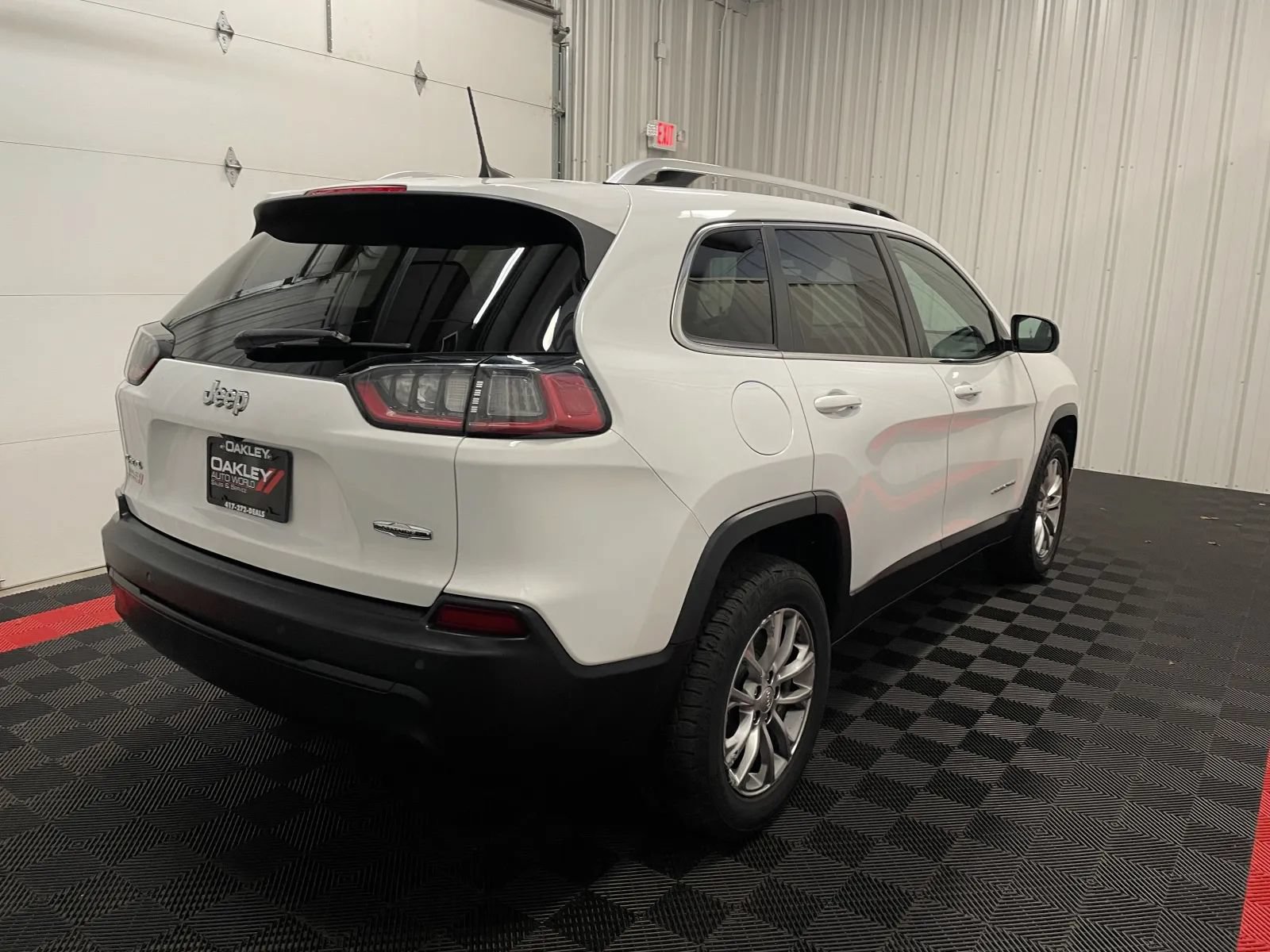 Used 2021 Jeep Cherokee Latitude Plus AWD/4WD image 4