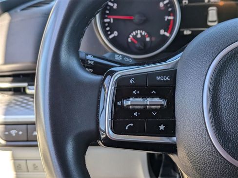 Used 2024 Kia Carnival LX image 19