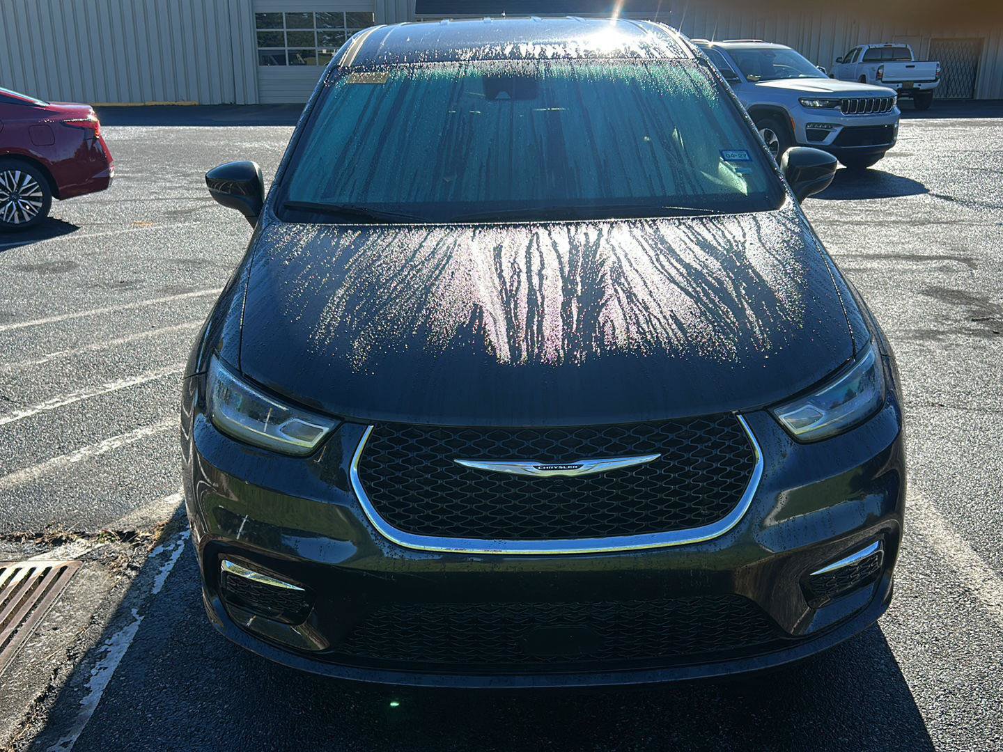 Used 2023 Chrysler Pacifica Touring-L FWD image 9