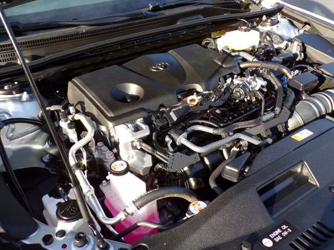 Used 2025 Toyota Camry LE image 8