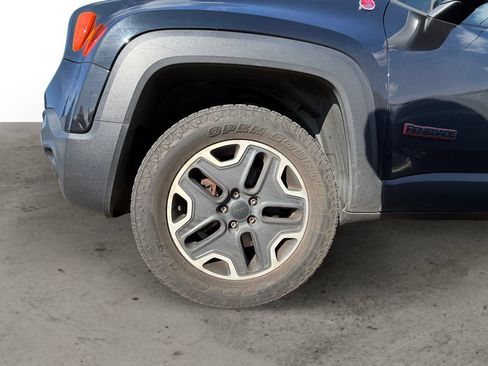 Used 2015 Jeep Renegade Trailhawk w/ Popular Equipment Group AWD/4WD image 9