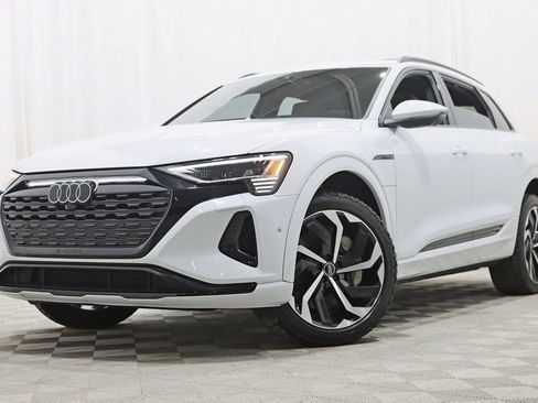 Used 2024 Audi Q8 e-tron Prestige image 6