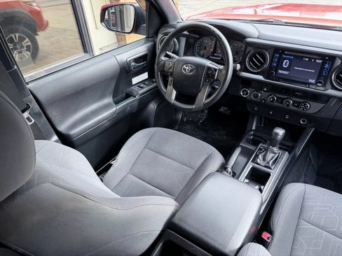 Used 2017 Toyota Tacoma TRD Off-Road w/ Tow Package (A/T) AWD/4WD image 10