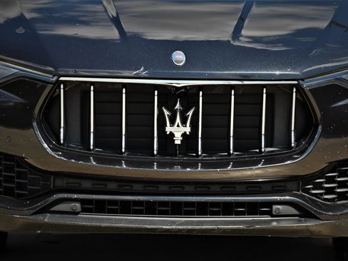 Used 2017 Maserati Levante AWD/4WD image 10