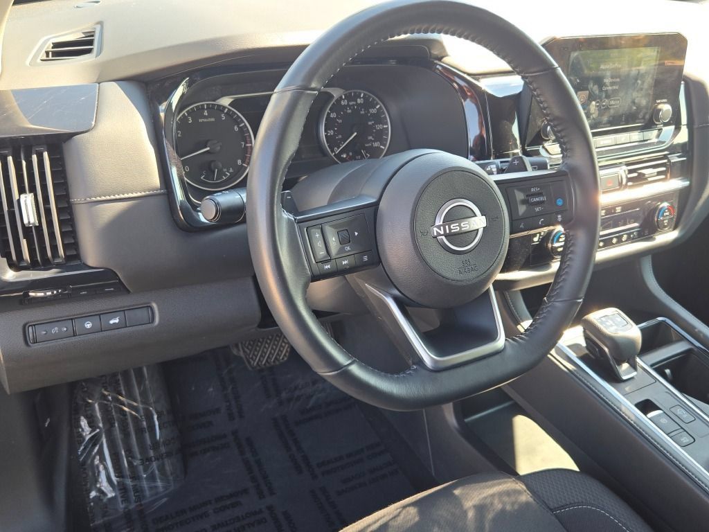 Used 2025 Nissan Pathfinder SV AWD/4WD image 26