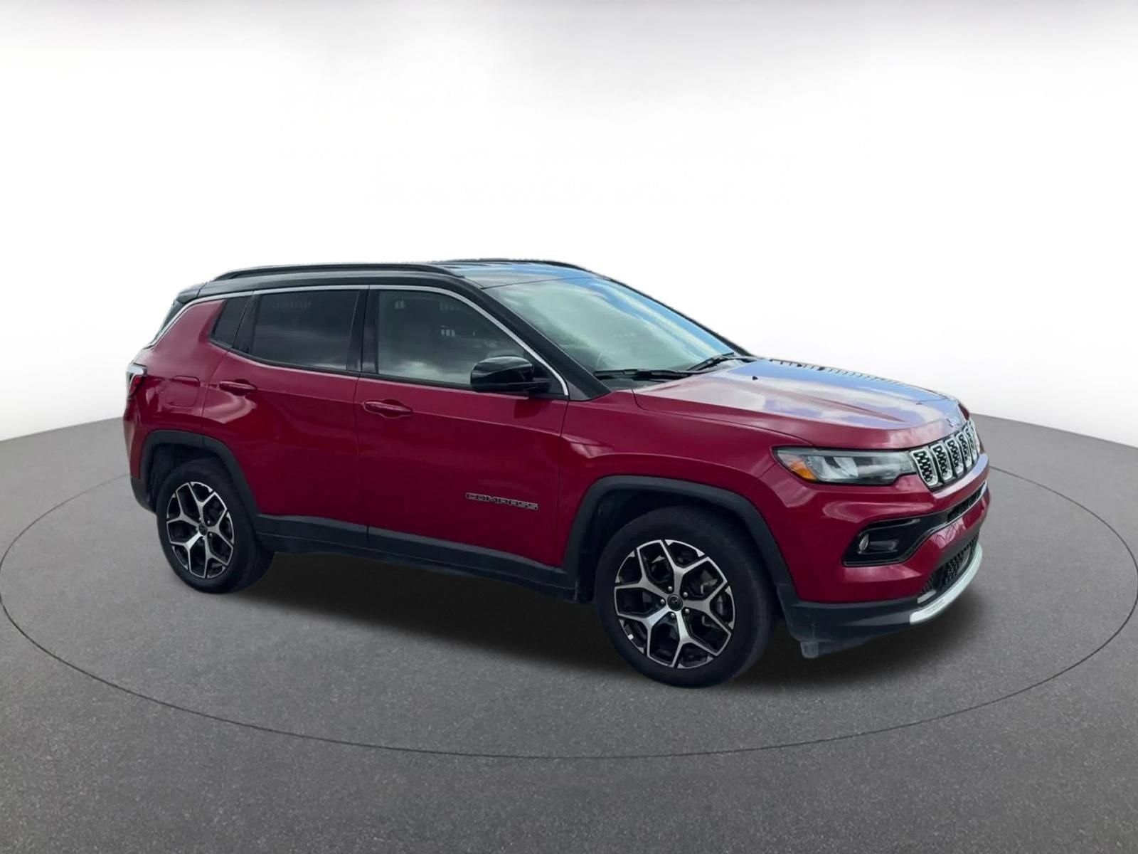 Used 2025 Jeep Compass Limited AWD/4WD image 2