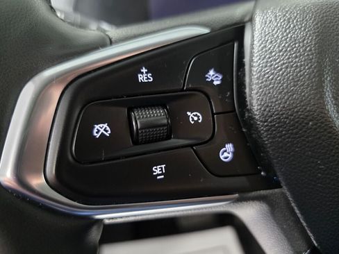 Used 2024 Chevrolet Trax LT w/ LT Convenience Package FWD image 14