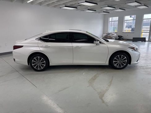 Used 2024 Lexus ES 250 w/ Premium Package image 12