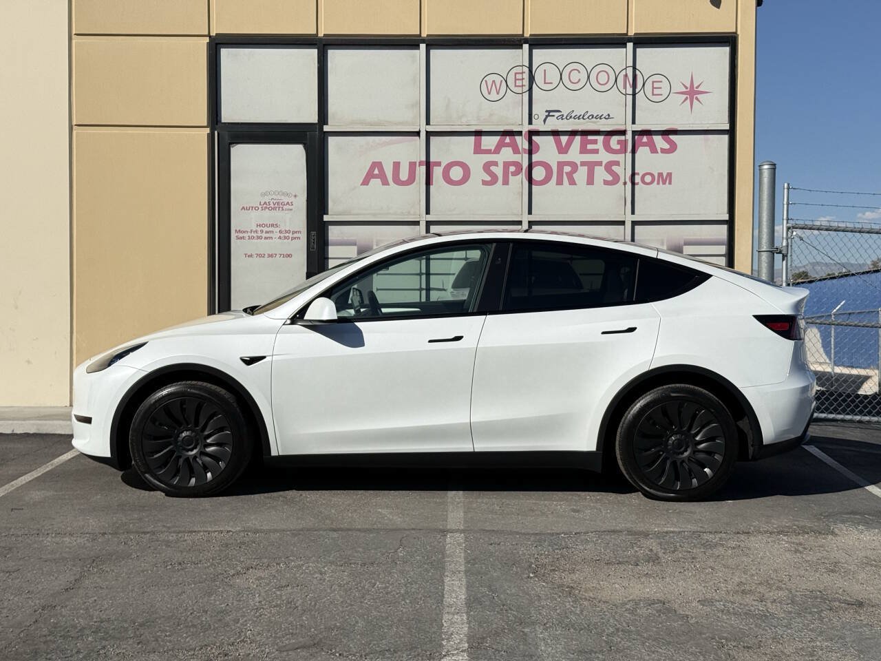 Used 2024 Tesla Model Y Long Range AWD/4WD image 5