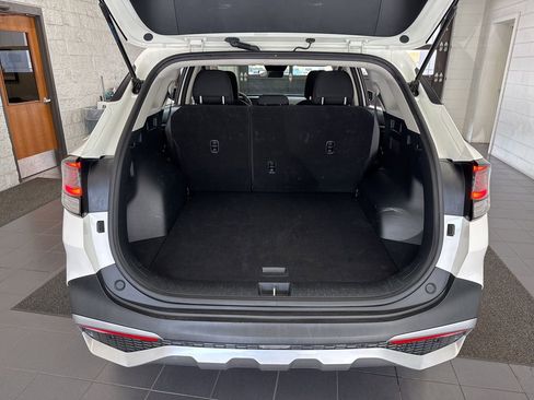 Used 2025 Kia Sportage LX image 9