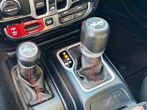 Used 2018 Jeep Wrangler Unlimited Rubicon w/ Dual Top Group image 28