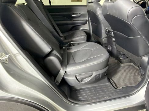 Used 2024 Toyota Grand Highlander AWD image 16