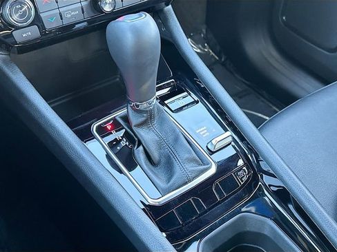 Used 2026 Jeep Compass Latitude image 16