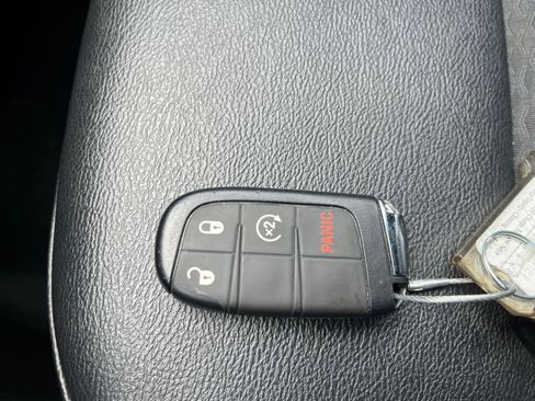 Used 2025 Jeep Compass Latitude AWD/4WD image 24