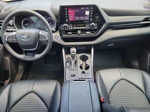 Used 2022 Toyota Highlander XSE FWD image 7