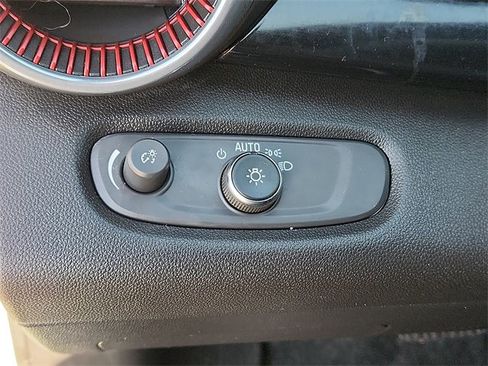 Certified 2024 Chevrolet Trax RS w/ Sunroof Package image 15