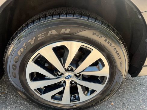 Used 2023 Subaru Outback Premium image 31