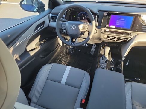 Used 2026 Toyota Camry SE image 13