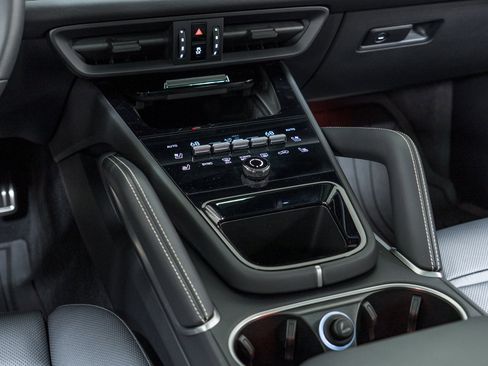 Certified 2024 Porsche Cayenne Turbo image 28