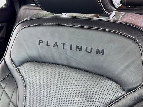 Used 2017 Ford Explorer Platinum image 17