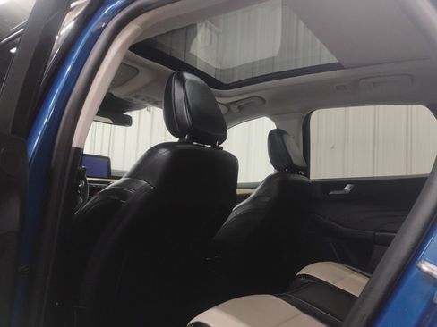 Certified 2022 Ford Escape Titanium w/ Titanium Premium Package image 23