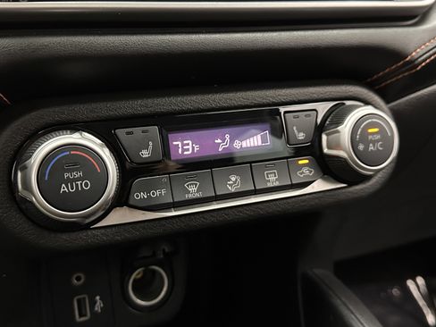 Used 2022 Nissan Versa SR w/ Convenience Package image 16