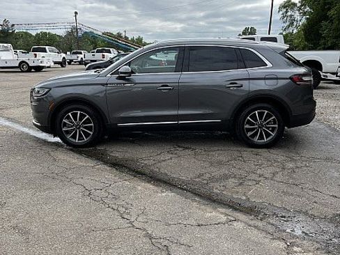 Used 2022 Lincoln Nautilus FWD image 4