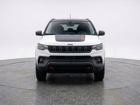 Used 2025 Jeep Compass Trailhawk image 2
