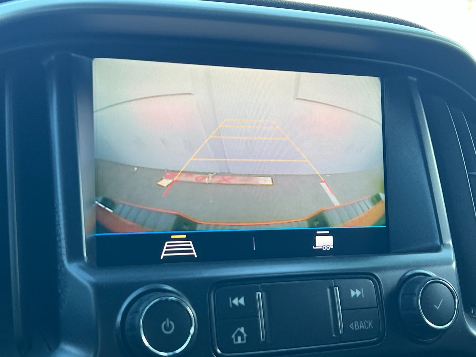 Used 2021 Chevrolet Colorado LT w/ Safety Package RWD image 18