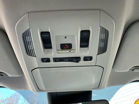 Used 2024 Toyota Highlander XLE AWD/4WD image 46
